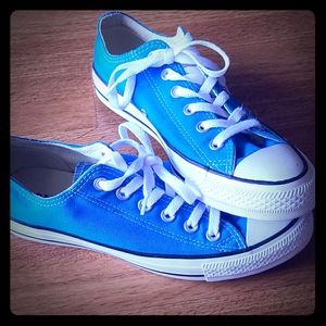 Blue Converse All stars